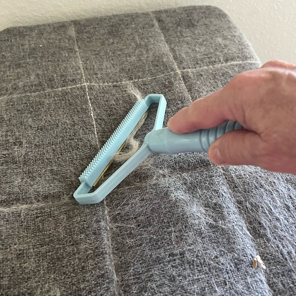 COPY - Cat hair remover comb